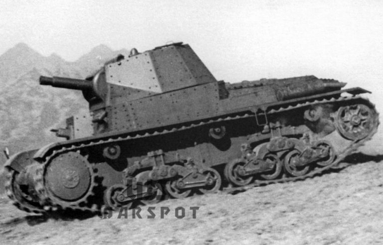 Первый опытный образец Carro Armato P 40. Машина существенно отличалась от исходного проекта, больше напоминая средний танк