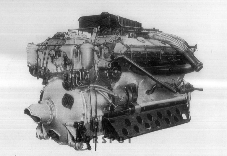 Двигатель SPA Tipo 342. Перебои с их поставками существенно повлияли на выпуск танка