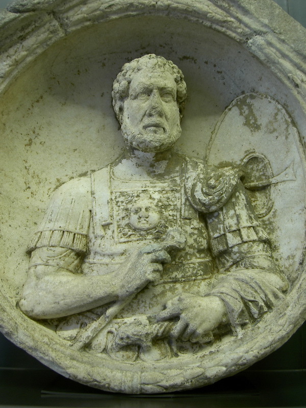Римский центурион на портретном медальоне конца II века. Археологический музей замка Эггенберг
