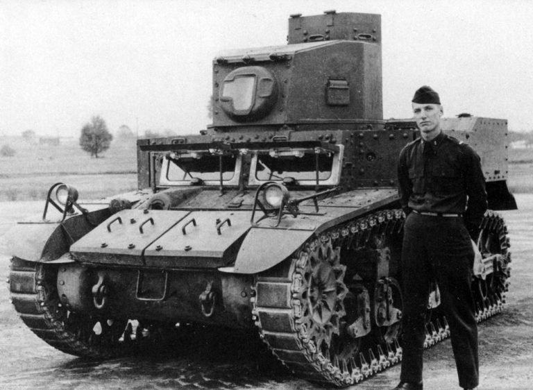 Light Tank M3E2, Абердинский полигон, 3 ноября 1941 года. Для имитации полной боевой массы на машине установлен балласт