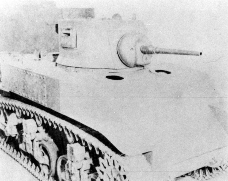 Полноразмерный макет Light Tank M3A1E1 с переделанной носовой частью корпуса