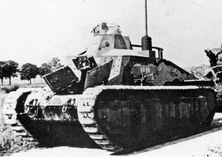 Юрий Пашолок. Лёгкий танк Renault D1 - Renault FT на стероидах