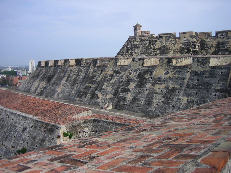 Стены крепости Сан-Фелиппе де Барахас