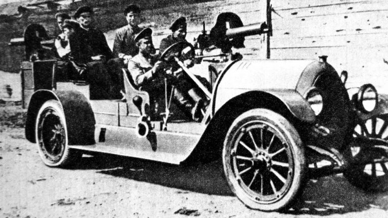 Оригинальная пулеметная тачанка на базе 40-сильной машины FIAT. 1917 год