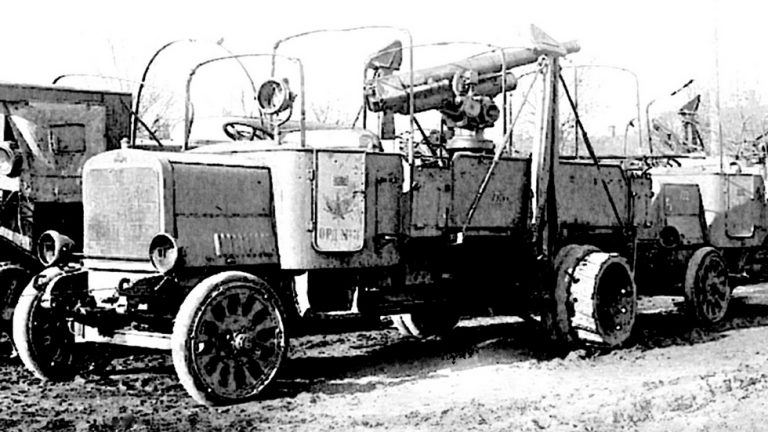 Трофейные грузовики «Русско-Балтийский Т40-65» с зенитными пушками