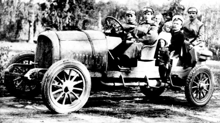 Испытания шасси штабного автомобиля «Русско-Балтийский С24-40». 1918 год