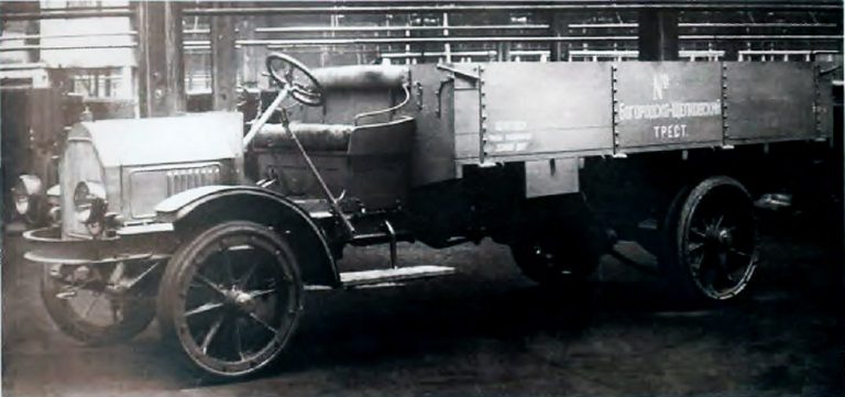 Собранный на заводе АМО модернизированный грузовик «Уайт-АМО». 1922 год (из архива Л. Шугурова)