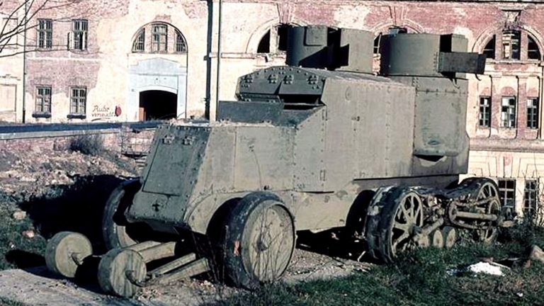 Трофейный броневик «Остин-Путиловец» в польской крепости Модлин (фото 1939 года)
