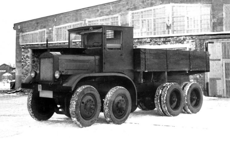 Второй в мире четырехосный полноприводный грузовик ЯГ-12 революционной конструкции