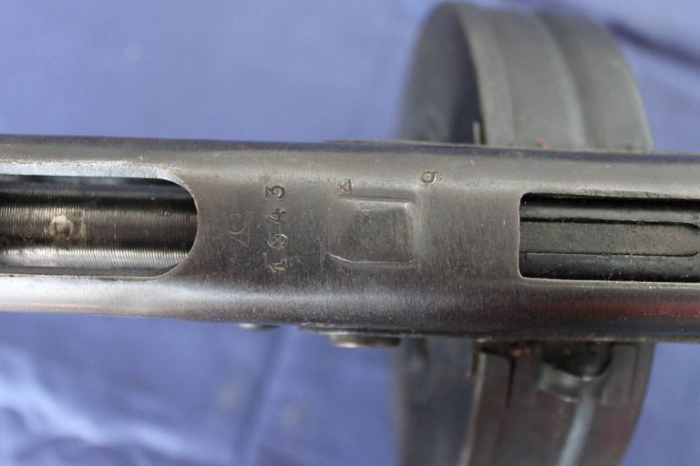 Оригинальный тормоз-компенсатор в виде косого среза ствола – создал запоминающийся и узнаваемый облик этого оружия.
