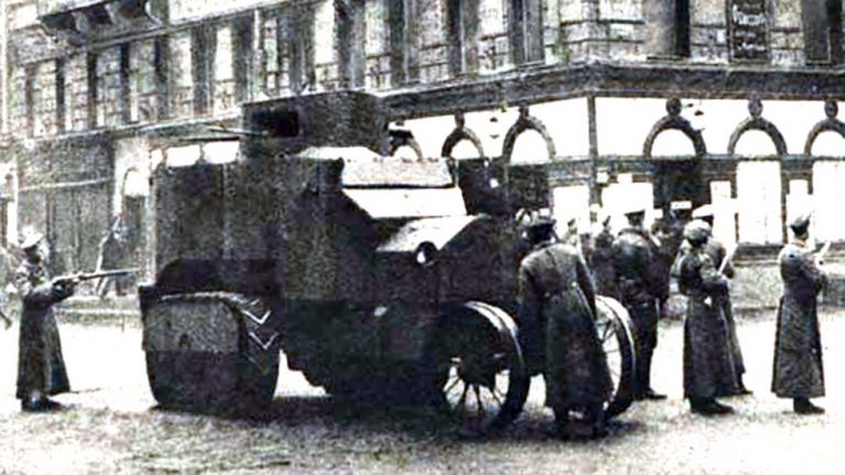 Полугусеничный бронеавтомобиль Гулькевича в Москве. Ноябрь 1917 года