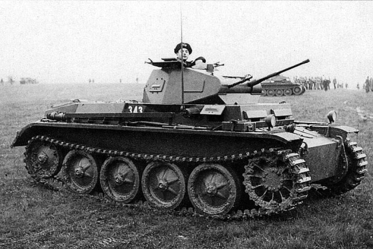 (РИ немецкий танк Pz-II – очень похож на АИ российский Т-4)