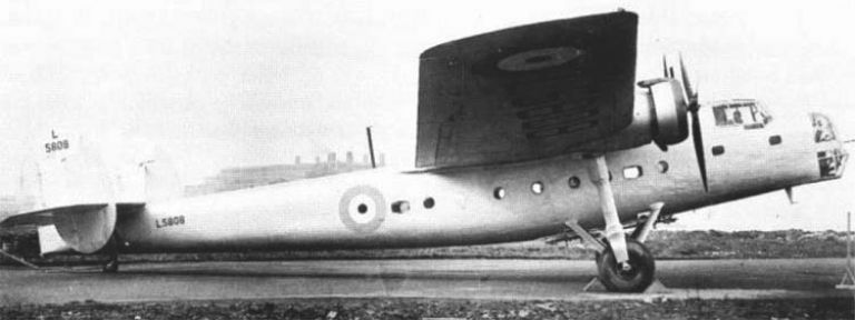 прототип Bristol Type 130 (военный номер K9583) в окончательном варианте с с двигателями Bristol Pegasus XXII