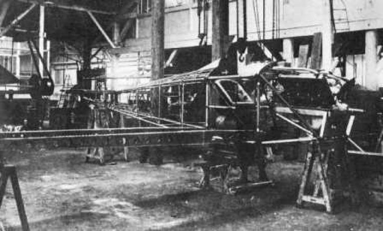  постройка опытного истребителя Breguet LE на заводе в Виллакубле
