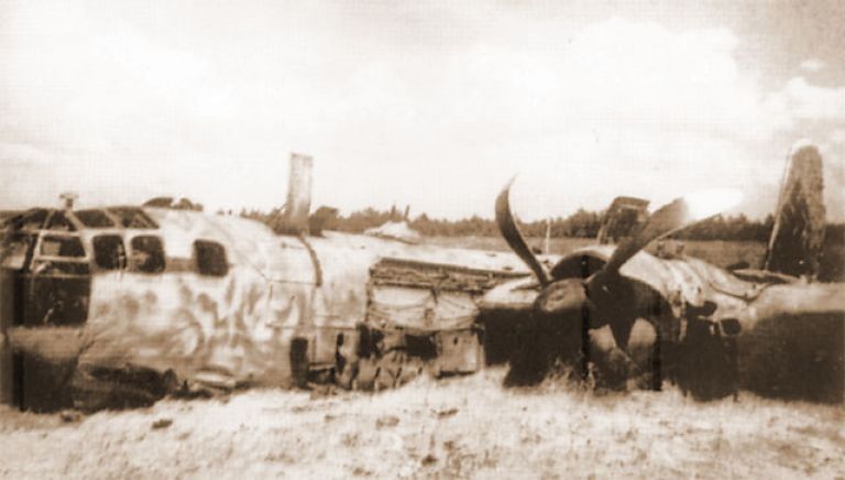 Не 177, подбитый советской ПВО, после вынужденной посадки
