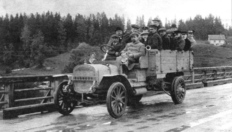 "Руссо-Балт" 10-24 один из первых грузовых автомобилей фирмы