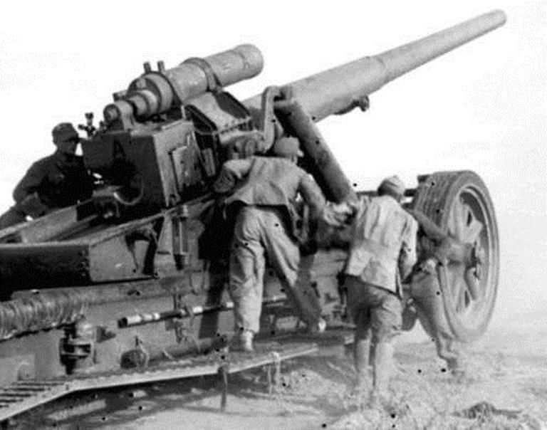 170-мм пушка на огневой позиции в Тунисе. bundesarchiv.de