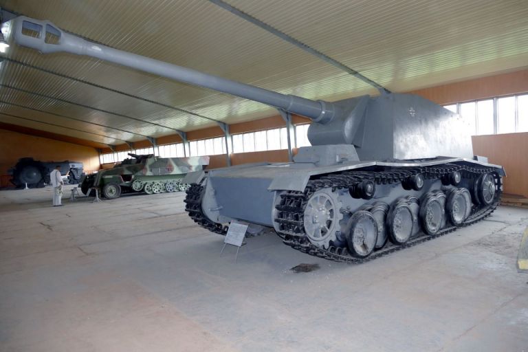 САУ Sturer Emil в танковом музее, в Кубинке
