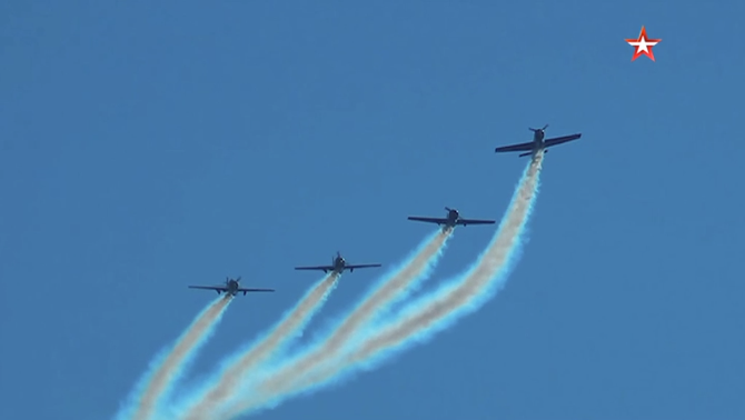 Высокий пилотаж видео. Верховный пилотаж. CY-29 50e от пилотажа.