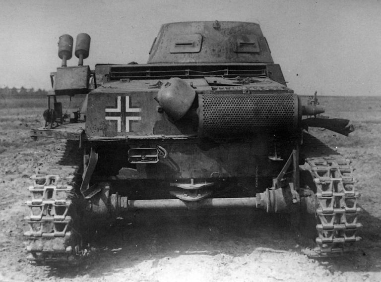Подобные дымовые гранатомёты ставились на танки 101-го огнемётного батальона. Танков Pz.Kpfw.I у них не было, но схожие конструкции ставили и соседние части, где такие машины имелись