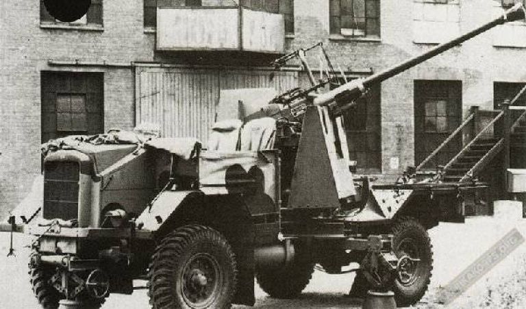 40-мм ЗСУ на шасси грузовика Morris
