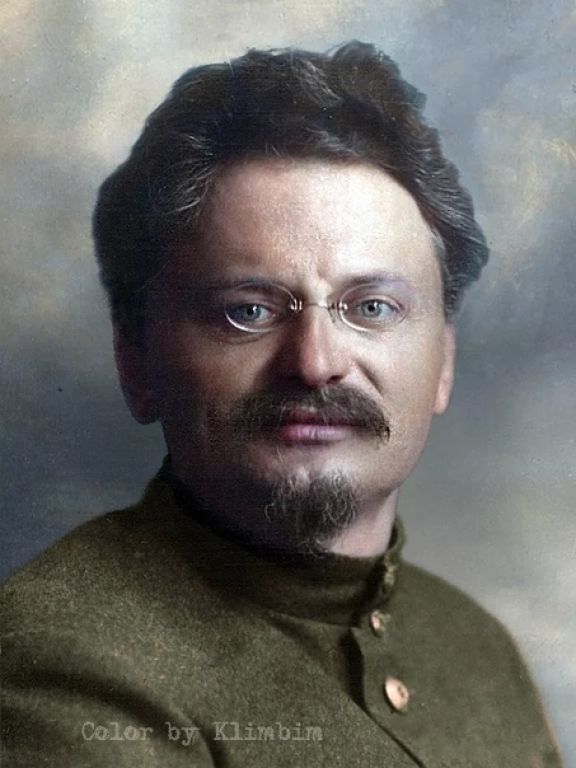 Фотография Льва Троцкого в 1923 году.