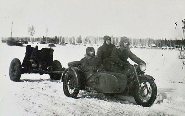 Легенды Великой Отечественной: как создавали знаменитый мотоцикл М-72 и тягач Я-11