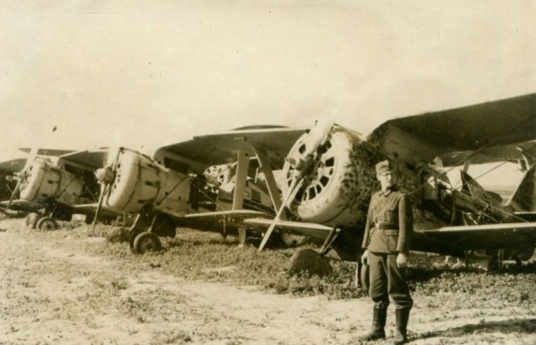 Большое количество поврежденных на земле советских самолетов было захвачено немцами в 1941 году.