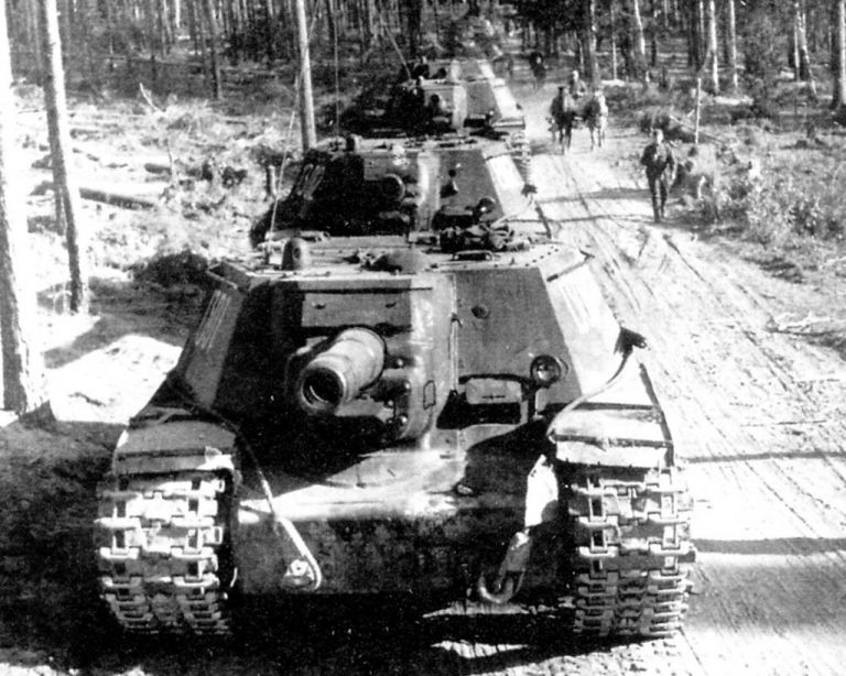 Несмотря на то, что к лету 1944 года в войсках имелось большое количество САУ ИСУ-152, их предшественницы продолжали вполне успешно применяться