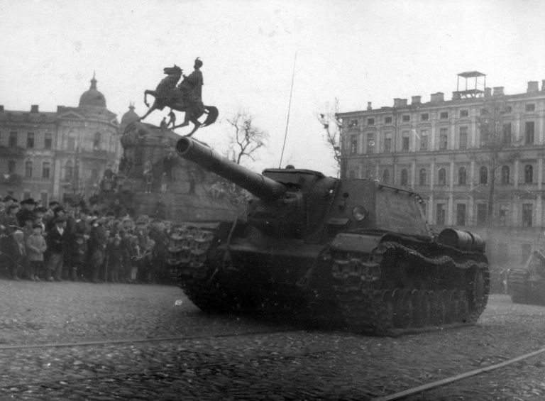 Парад в Киеве 9 мая 1945 года