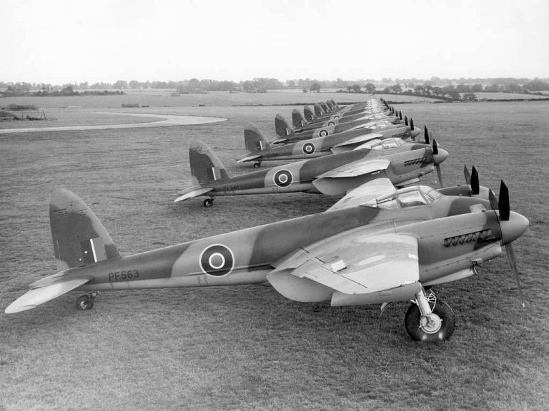Британский скоростной бомбардировщик De Havilland Mosquito