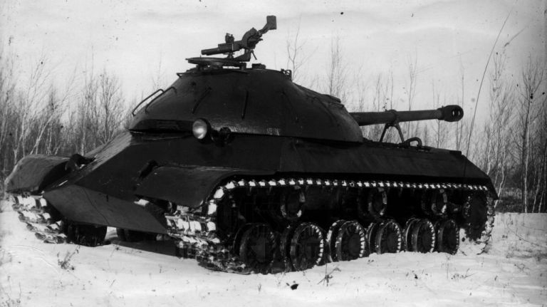 Третий образец ИС-3. Именно он проходил заводские испытания, по итогам которых танк приняли на вооружение
