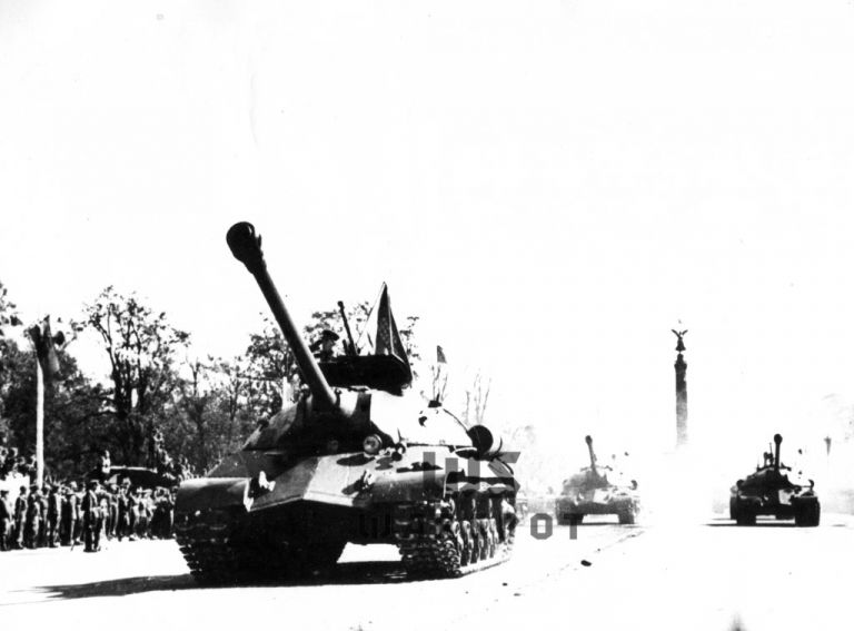 Танки 2-й Гвардейской танковой армии на параде в Берлине, 7 сентября 1945 года. 52 танка, прошедшие парадным строем, произвели неизгладимое впечатление на союзников