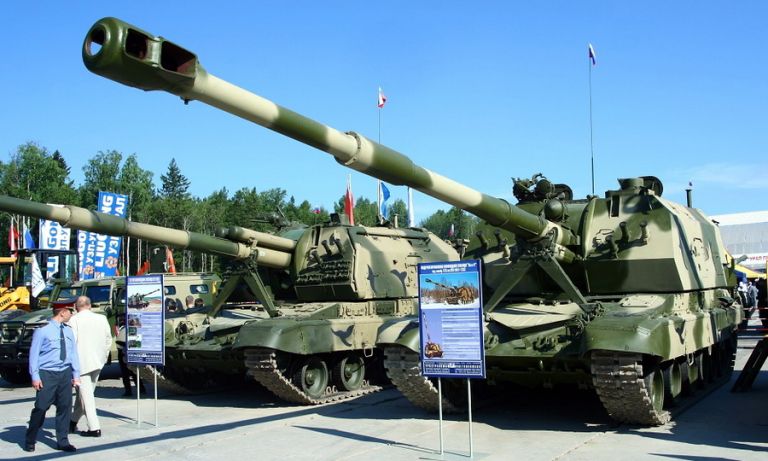 Самоходные гаубицы 2С19М1 и 2С19М1-155 на выставке Russian Expo Arms-2008