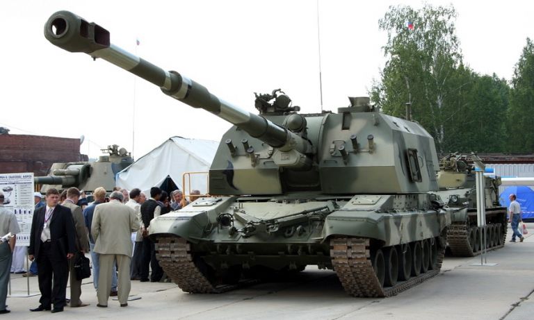 САУ 2С19М1-155 на выставке Russian Expo Arms-2006