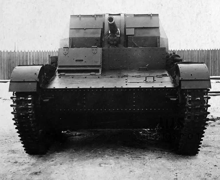 Верхняя часть орудийного щита у всех машин семейства СУ-5 была откидной