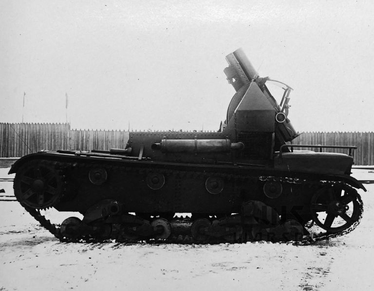 Первоначально все СУ-5 имели опорные катки раннего типа — они показали недостаточную прочность на испытаниях
