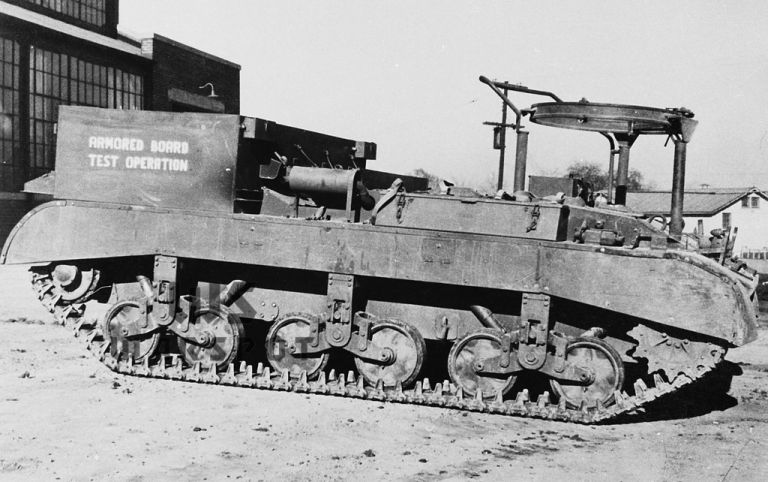 Весной 1943 года появилась третья машина на той же базе — подвозчик боеприпасов Cargo Carrier T22. Машина уже имела отличия по шасси, которые внесли по итогам испытаний HMC T64 и GMC T16