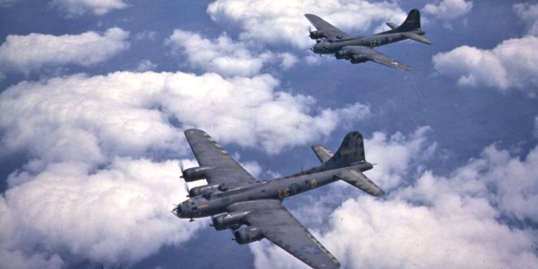 B-17 летят бомбить Германию