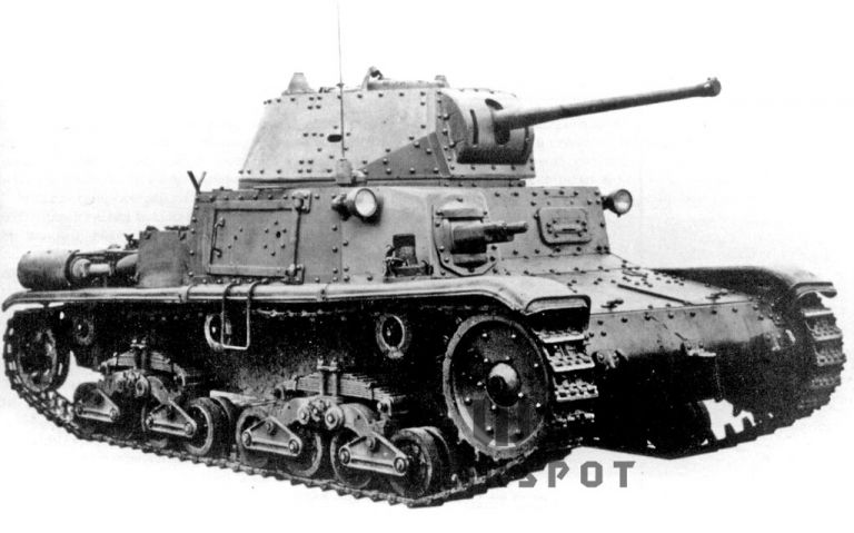 Серийный образец M 15-42. Машина была вполне адекватным танком для конца 1941 года