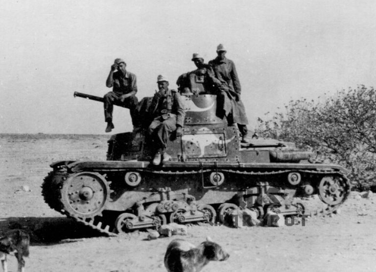 Один из M 13-40 первой производственной серии, использовавшийся австралийцами при обороне Тобрука