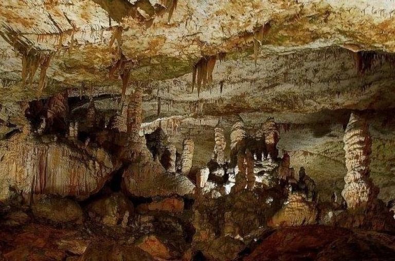 Сталактиты пещеры Голь-и-Зард, современное фото.
