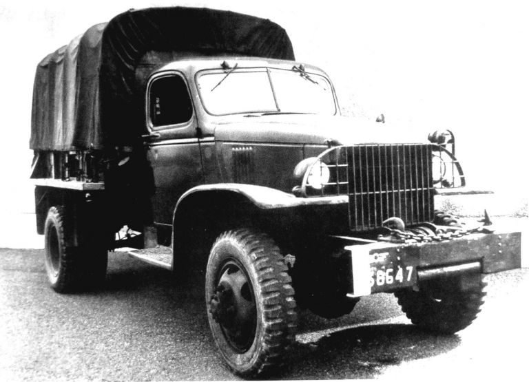Второй 1,5-тонный вариант Chevrolet G7117 с лебёдкой на удлиненной раме за бампером. 1942 год