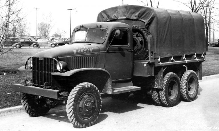 Первый вариант 2,5-тонного грузовика компании General Motors – короткобазная модель CCKW-352. 1942 год