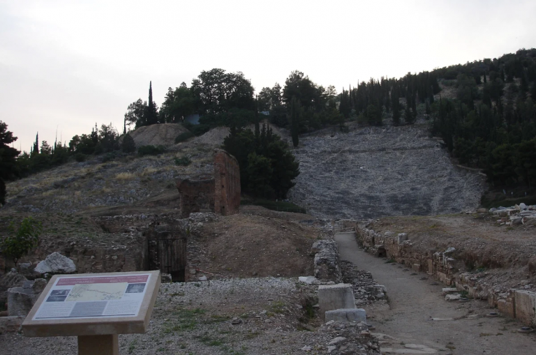 Руины театра в Аргосе.