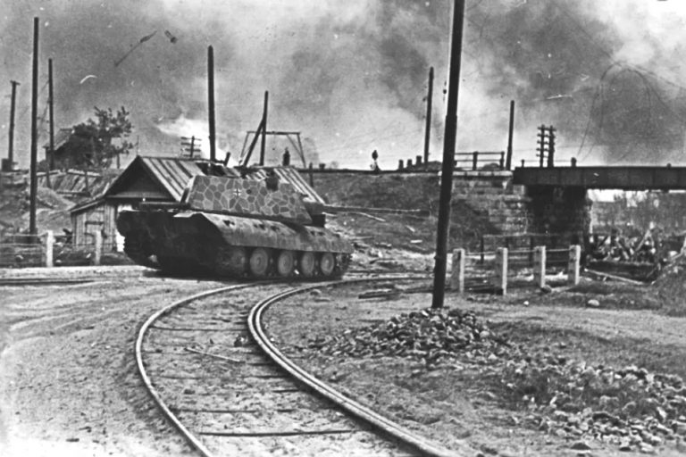 Фото из параллельного мира. Немецкий сверхтяжёлый танк Е-100 в Сталинграде