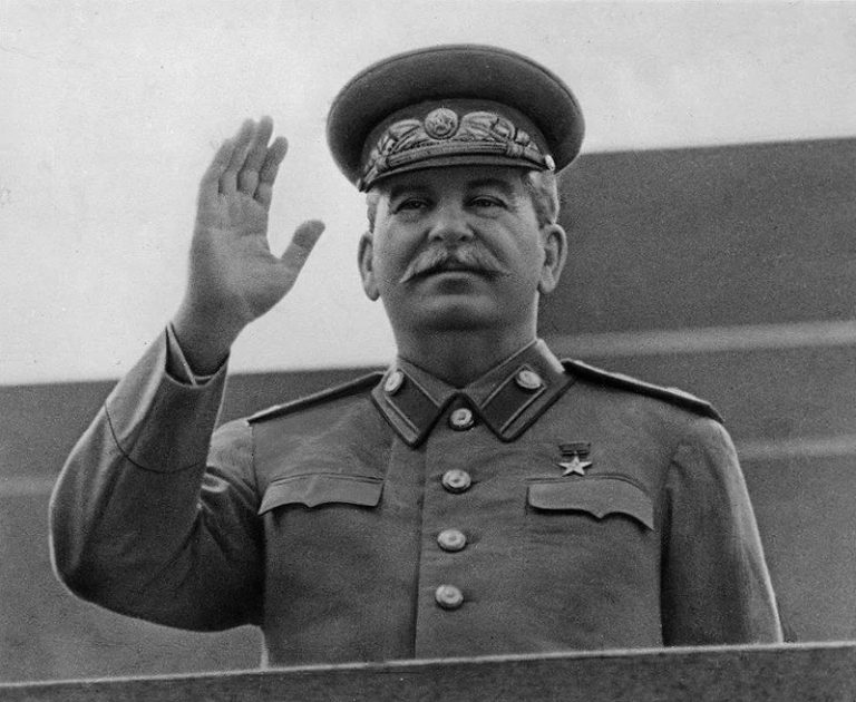 Создание культурного, квалифицированного и образованного командного состава. Такого командного состава нет у нас, или есть единицы. (с) И. В. Сталин, апрель 1940 года.