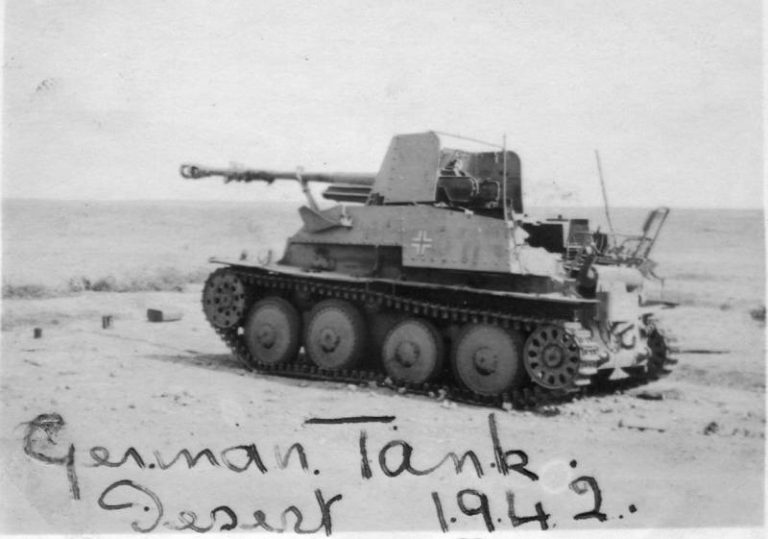 Захваченная союзниками в Африке немецкая противотанковая самоходная артиллерийская установка Marder III (Sd.Kfz.139) на шасси танка PzKpfw 38(t) с 76,2-мм пушкой PaK 36(r) (глубокая модернизация трофейной советской дивизионной пушки Ф-22)