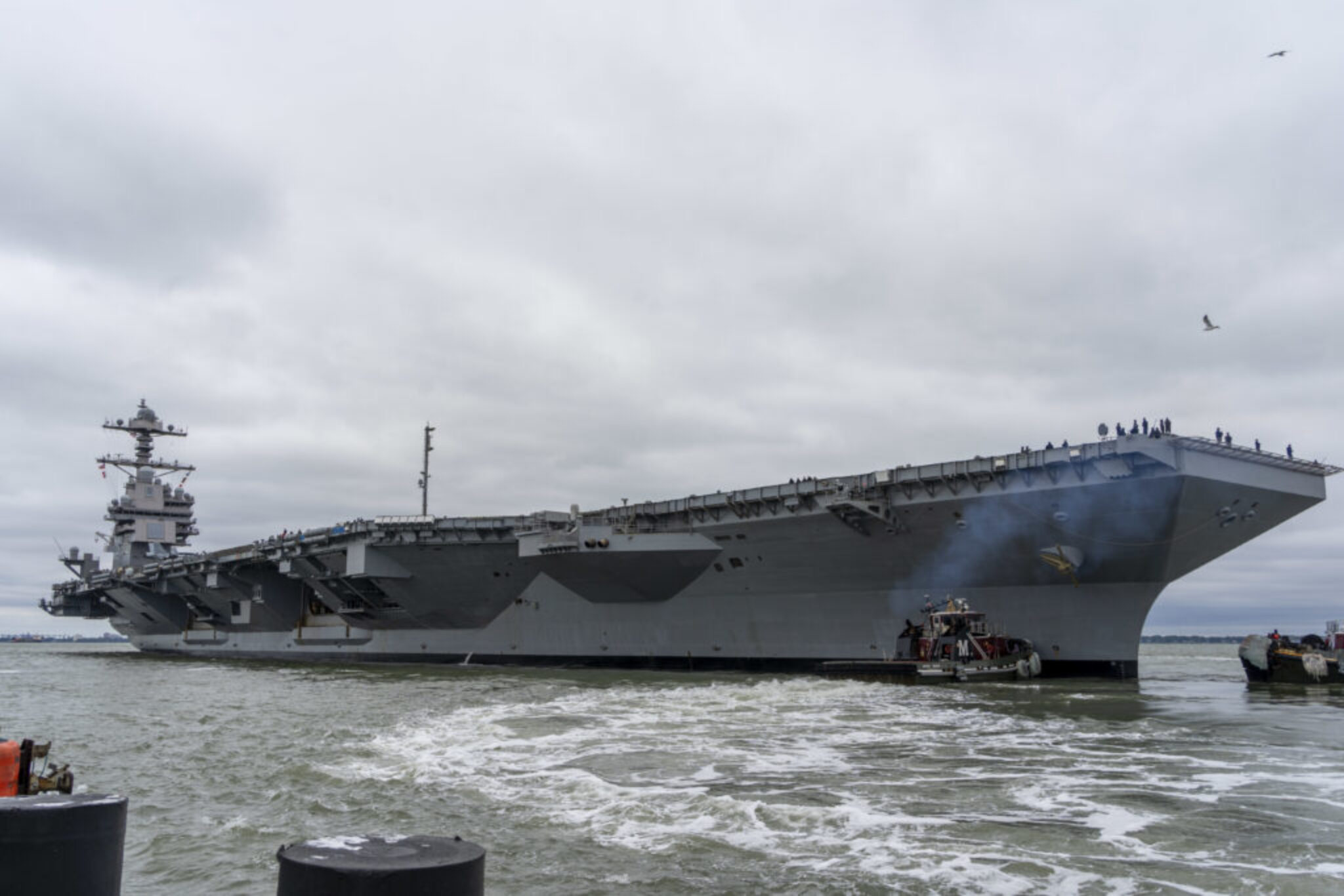 Атака хуситов на американский авианосец. USS Gerald r. Ford CVN-78. Авианосец Джеральд Форд.