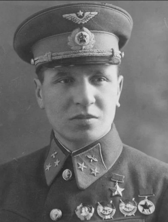 Фёдор Полынин, Фынь По. За операции в Китае получил в 1938 году Золотую Звезду Героя.